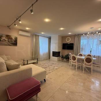 Продается Многокомнатная квартира, 18 м²