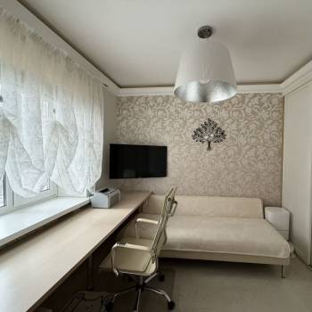 Продается Многокомнатная квартира, 100 м²