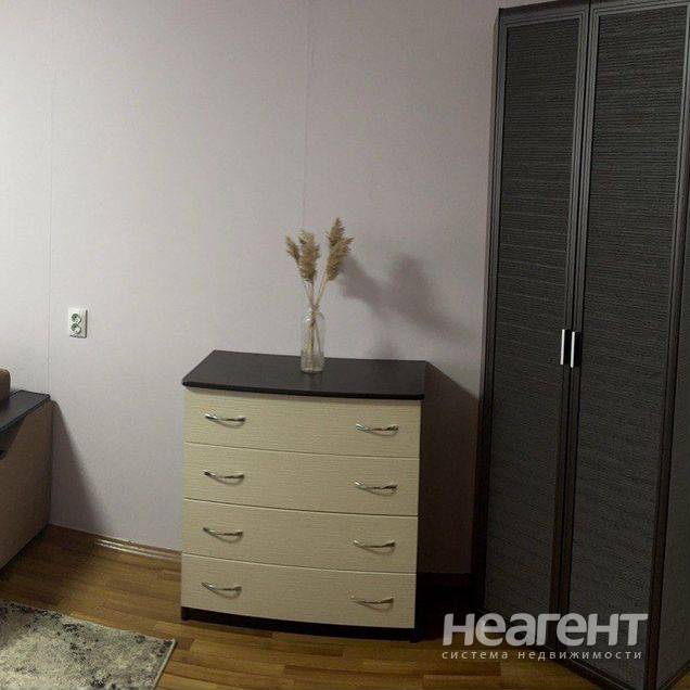 Сдаю 2-х ком. квартиру, переулок Карский