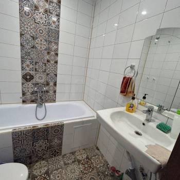 Продается 1-комнатная квартира, 42 м²