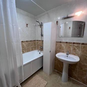 Сдается 2-х комнатная квартира, 74 м²