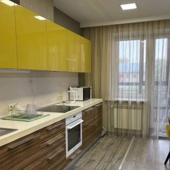 Сдается 2-х комнатная квартира, 85 м²