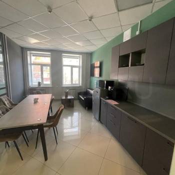 Сдается Нежилое помещение, 238 м²