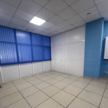 Сдается Нежилое помещение, 300 м²