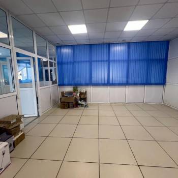 Сдается Нежилое помещение, 300 м²