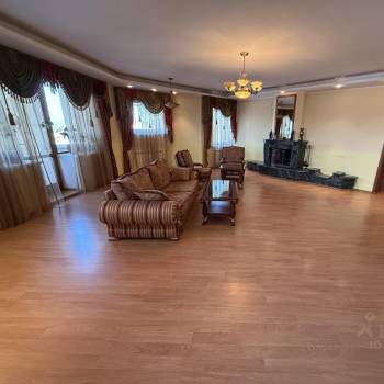 Продается Многокомнатная квартира, 225,1 м²