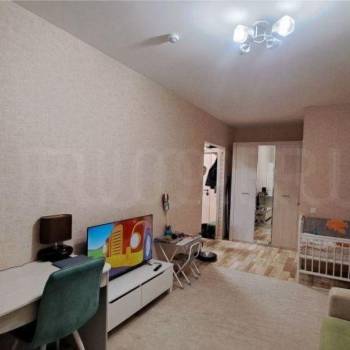 Продается 1-комнатная квартира, 38 м²