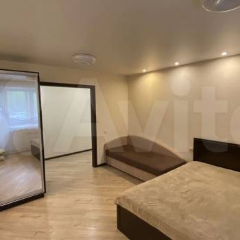 Продается 1-комнатная квартира, 38 м²