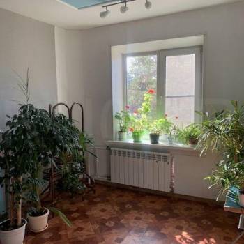 Продается Многокомнатная квартира, 77 м²