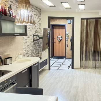 Продается 1-комнатная квартира, 50,8 м²