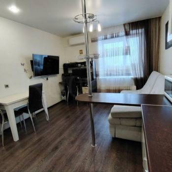 Продается 1-комнатная квартира, 43 м²