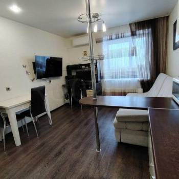 Продается 1-комнатная квартира, 43 м²