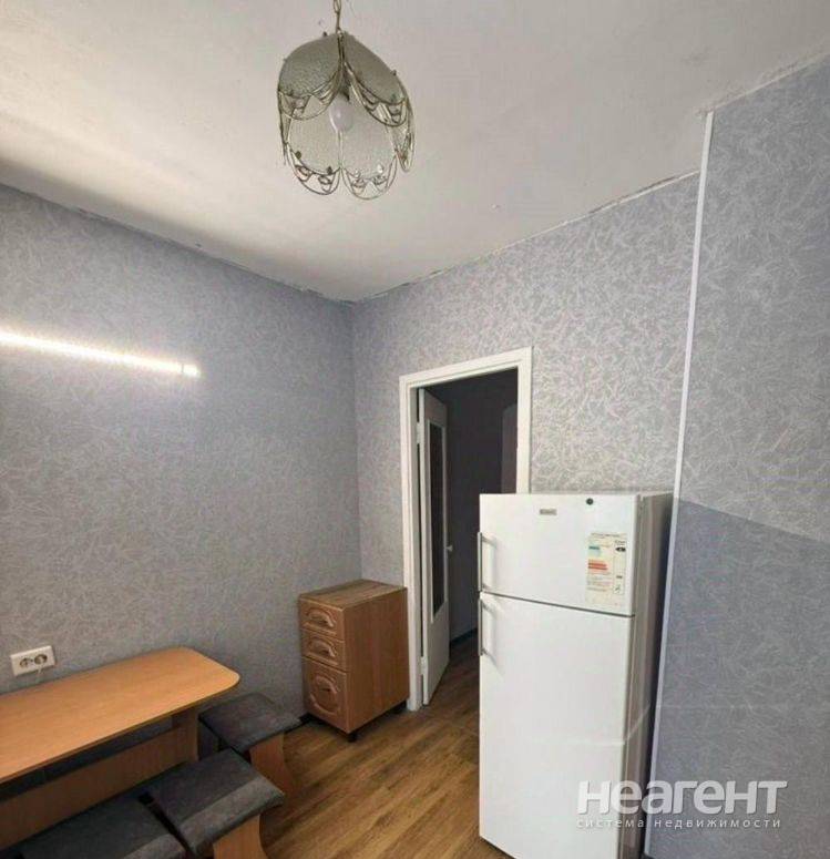 Сдаю 1-комнатную квартиру, ул. Сергея Лазо