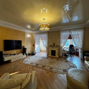 Продается 3-х комнатная квартира, 132 м²