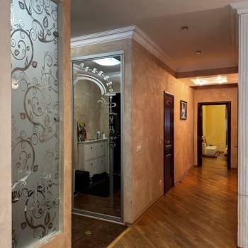 Продается 3-х комнатная квартира, 132 м²