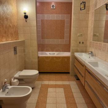 Продается 3-х комнатная квартира, 132 м²