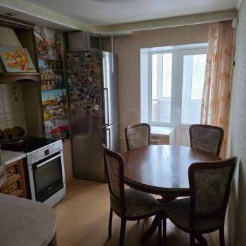 Продается Многокомнатная квартира, 70 м²