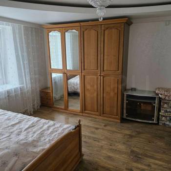 Продается Многокомнатная квартира, 70 м²