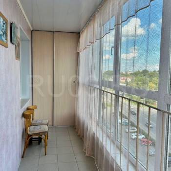 Продается 1-комнатная квартира, 49 м²