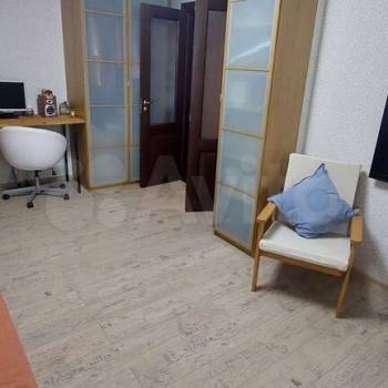 Продается 1-комнатная квартира, 53 м²