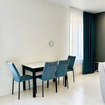 Сдается 1-комнатная квартира, 64 м²