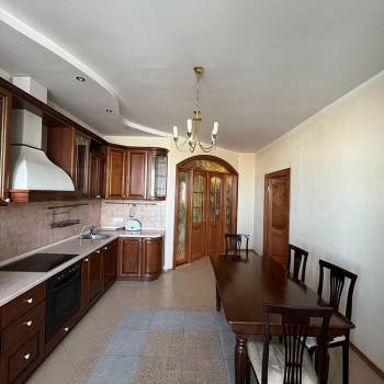 Продается Многокомнатная квартира, 225 м²