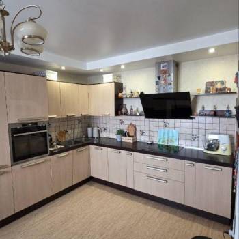 Продается Многокомнатная квартира, 160 м²