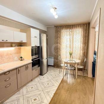 Продается 1-комнатная квартира, 50 м²