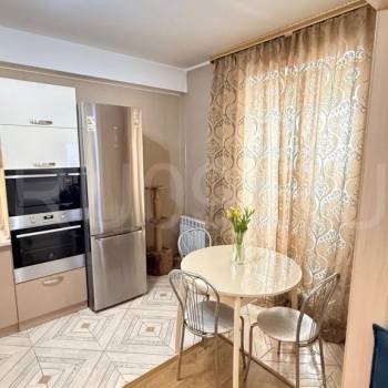 Продается 1-комнатная квартира, 50 м²