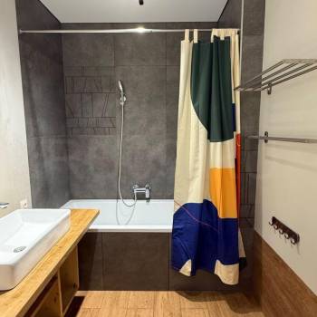 Продается 3-х комнатная квартира, 200 м²