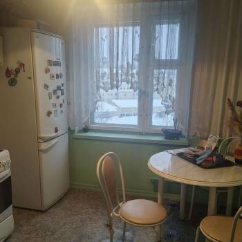Продается Многокомнатная квартира, 77 м²