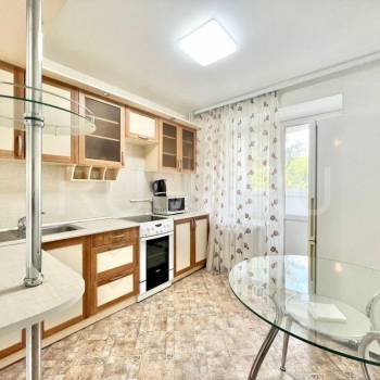 Сдается 1-комнатная квартира, 42 м²