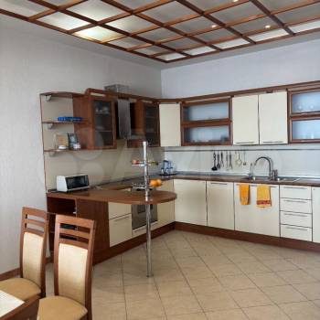 Продается 3-х комнатная квартира, 132 м²