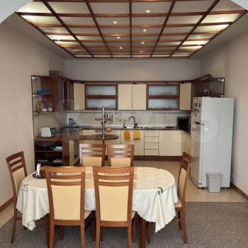 Продается 3-х комнатная квартира, 132 м²