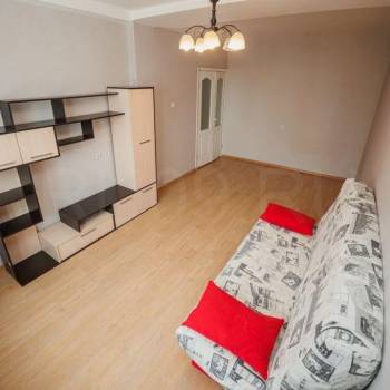 Продается 1-комнатная квартира, 42 м²