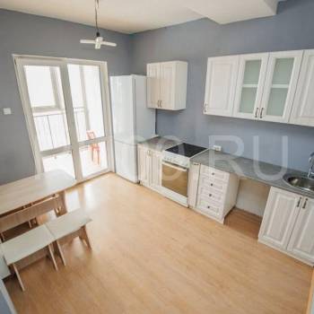 Продается 1-комнатная квартира, 42 м²