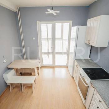 Продается 1-комнатная квартира, 42 м²
