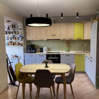 Продается 1-комнатная квартира, 79 м²