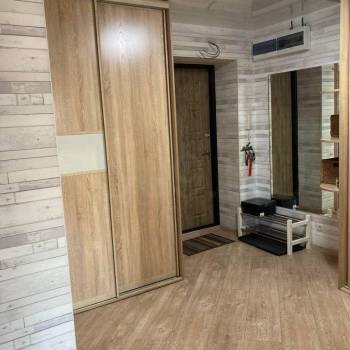 Продается 1-комнатная квартира, 79 м²
