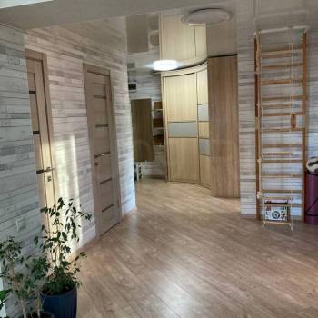 Продается 1-комнатная квартира, 79 м²