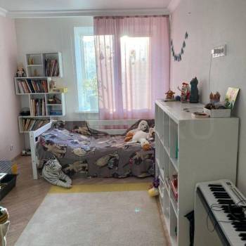 Продается 1-комнатная квартира, 79 м²