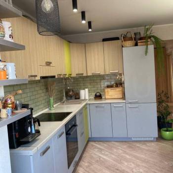 Продается 1-комнатная квартира, 79 м²