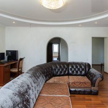 Продается 2-х комнатная квартира, 106,9 м²