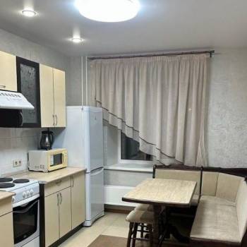 Сдается 1-комнатная квартира, 42 м²