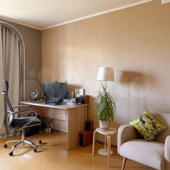 Продается 1-комнатная квартира, 42 м²