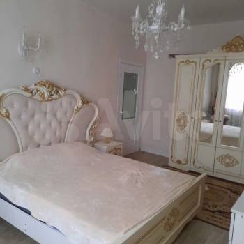 Продается 1-комнатная квартира, 73,2 м²