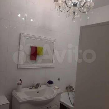 Продается 1-комнатная квартира, 73,2 м²