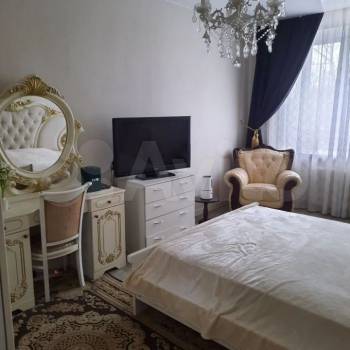 Продается 1-комнатная квартира, 73,2 м²