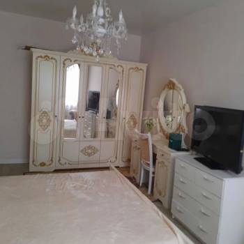 Продается 1-комнатная квартира, 73,2 м²