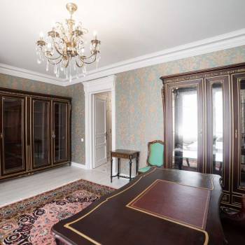 Продается 3-х комнатная квартира, 158 м²